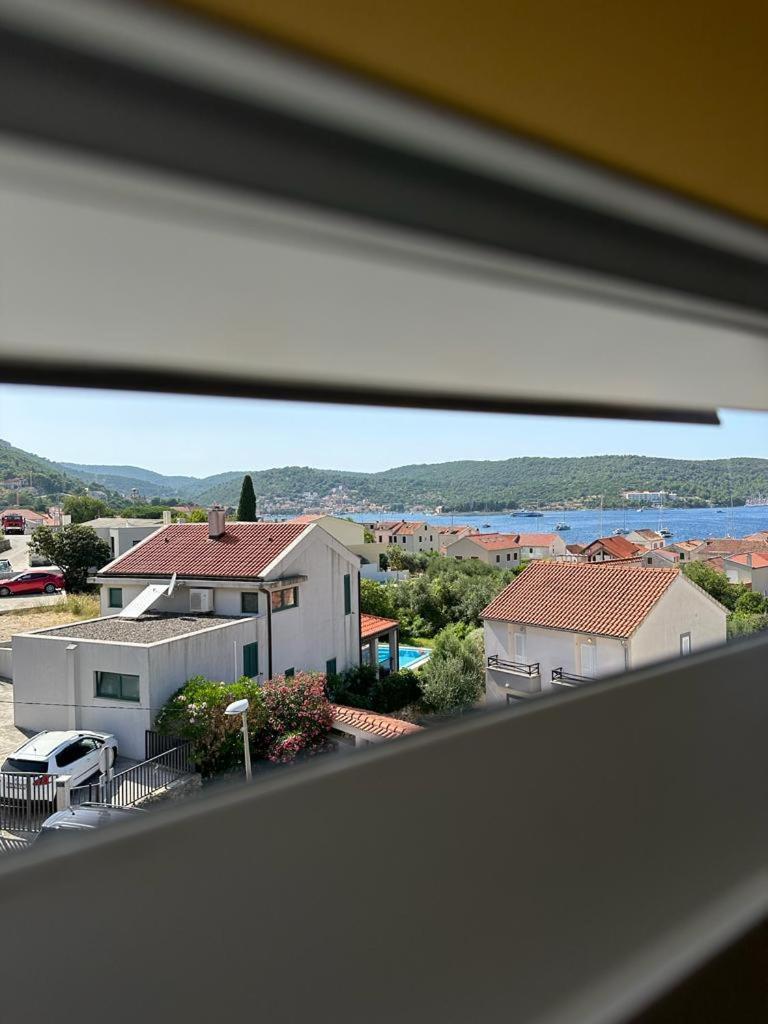 Apartments Bilic Vis Exterior photo