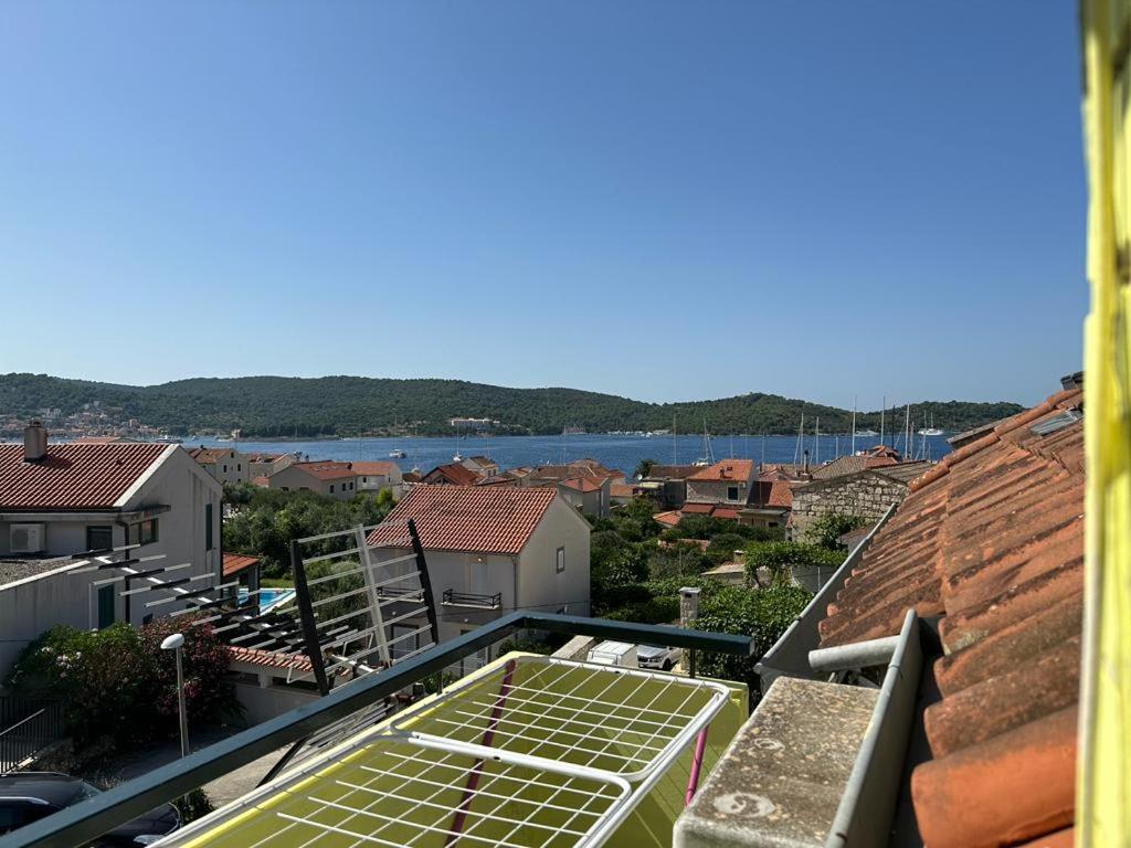 Apartments Bilic Vis Exterior photo