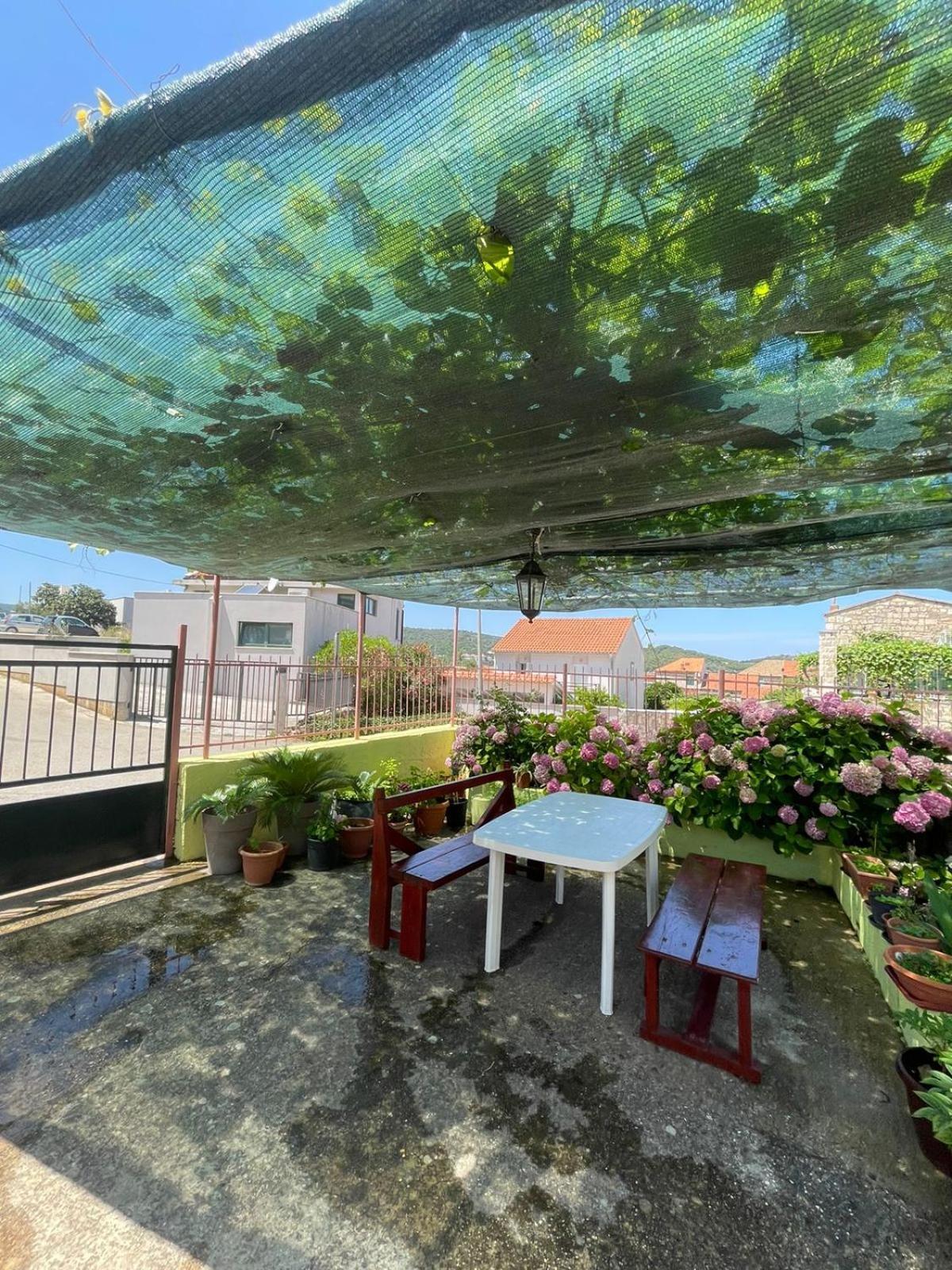 Apartments Bilic Vis Exterior photo
