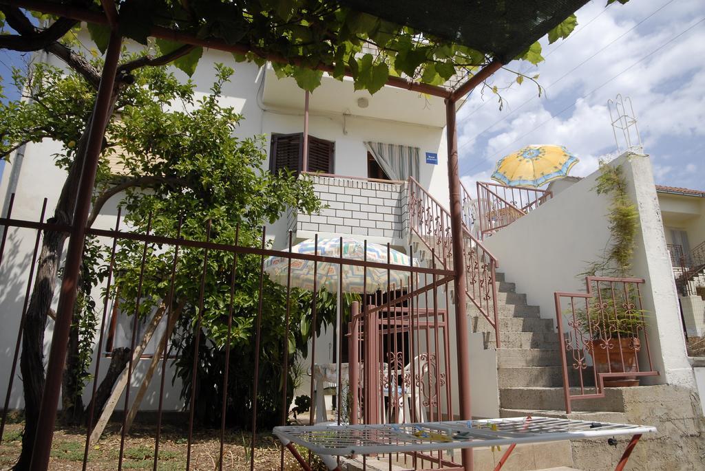 Apartments Bilic Vis Exterior photo