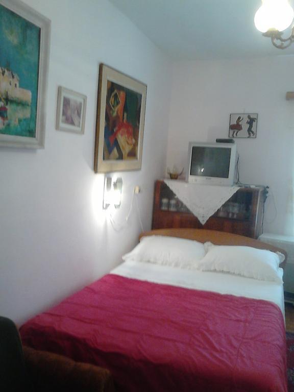 Apartments Bilic Vis Room photo